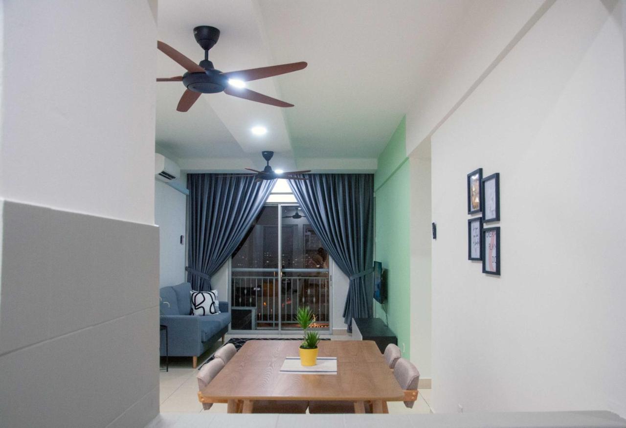 Five H Family Service Apartment Сері-Кембанган Екстер'єр фото