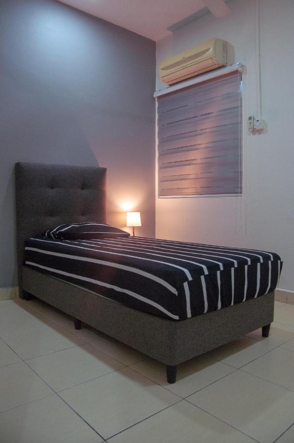 Five H Family Service Apartment Сері-Кембанган Екстер'єр фото