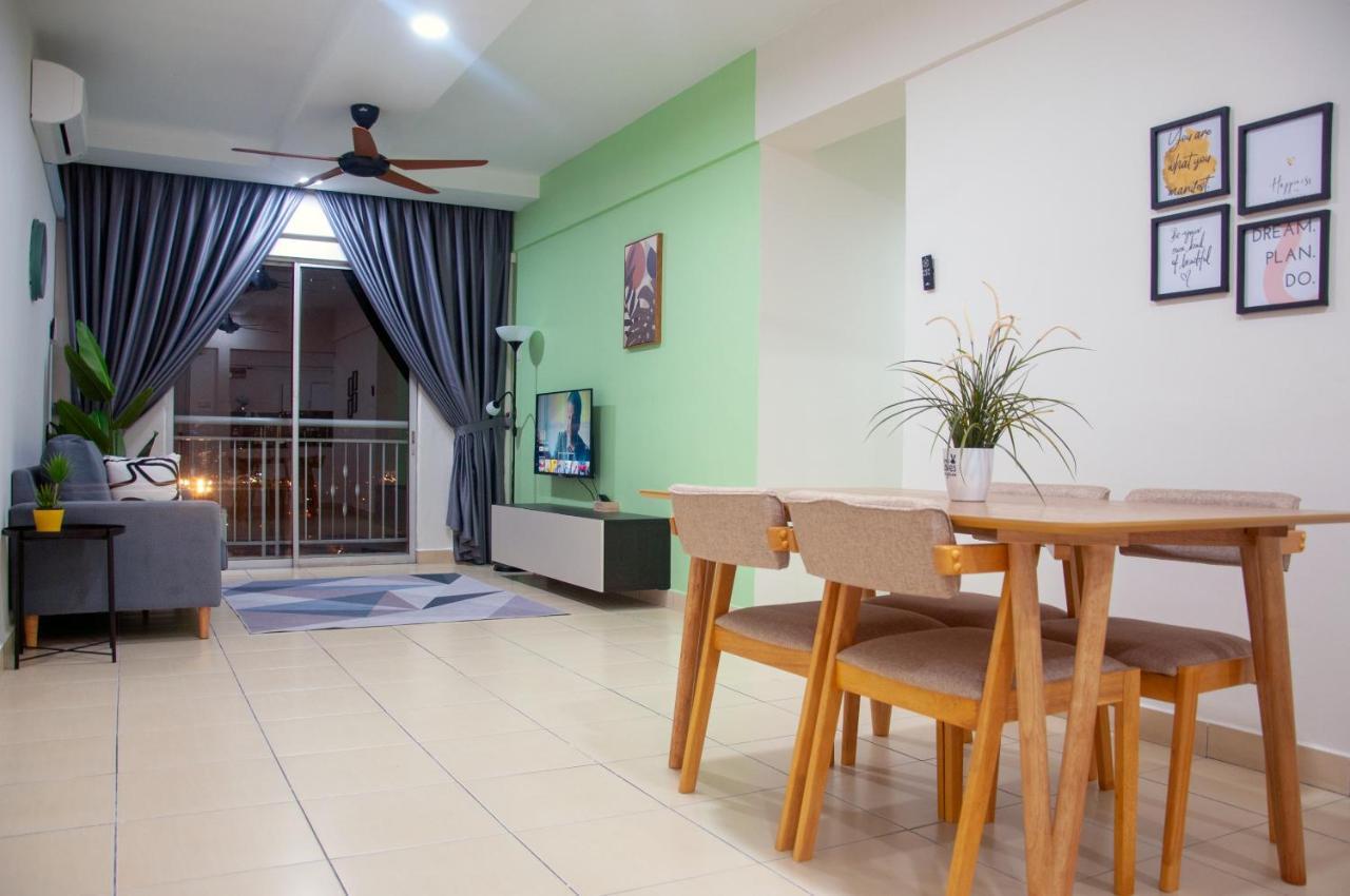 Five H Family Service Apartment Сері-Кембанган Екстер'єр фото