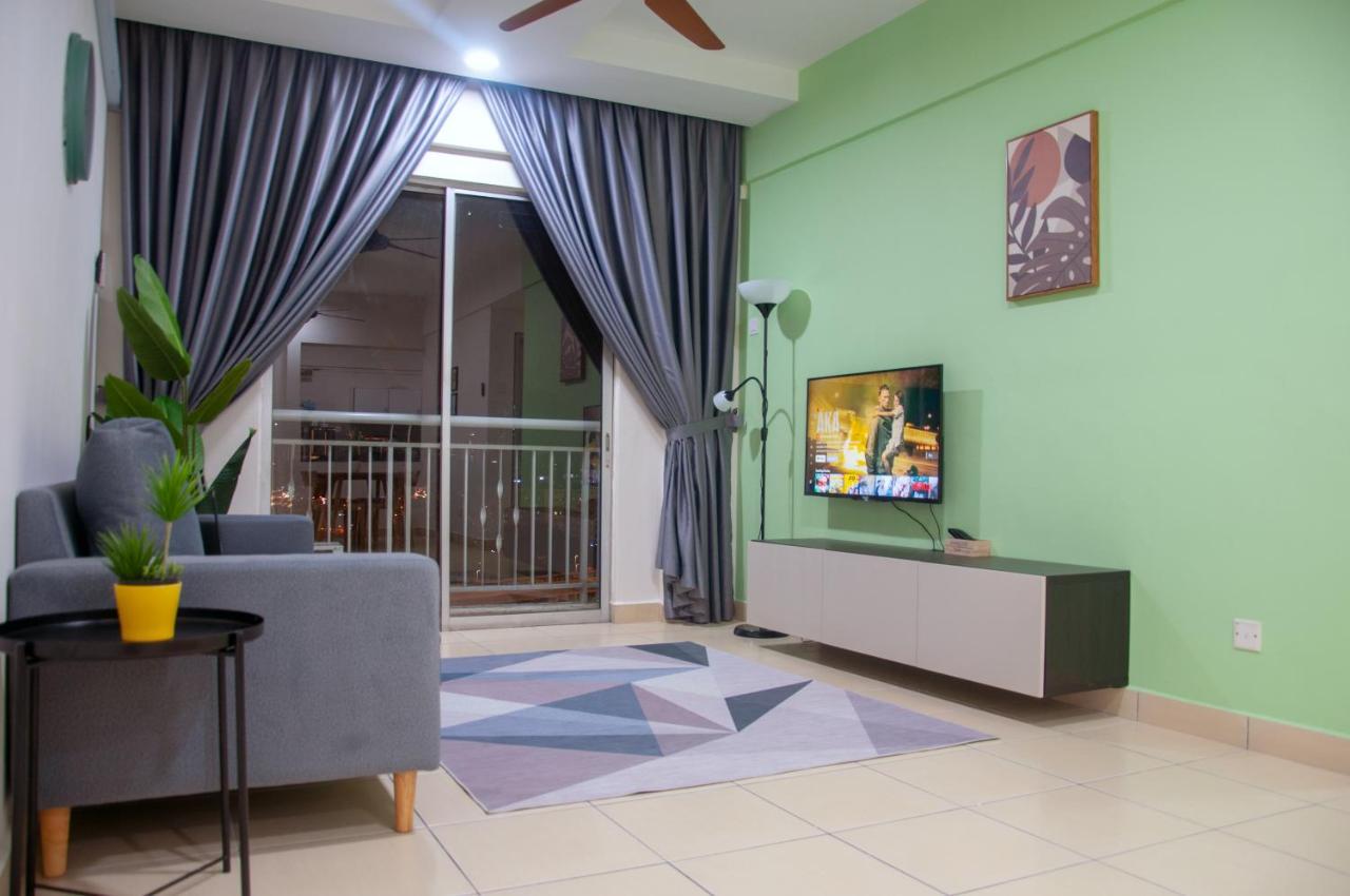 Five H Family Service Apartment Сері-Кембанган Екстер'єр фото