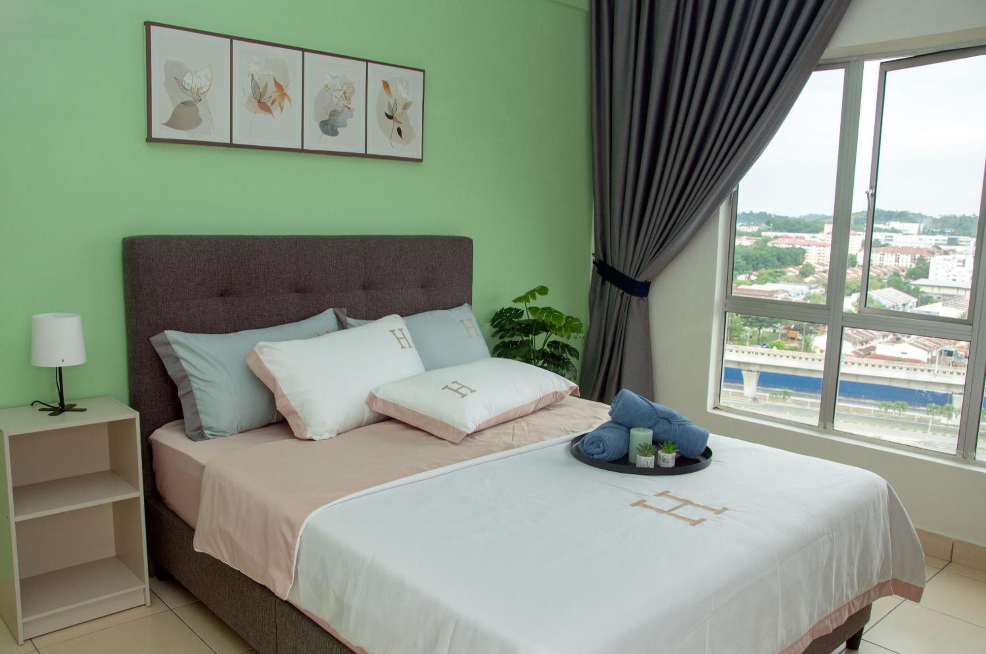 Five H Family Service Apartment Сері-Кембанган Екстер'єр фото